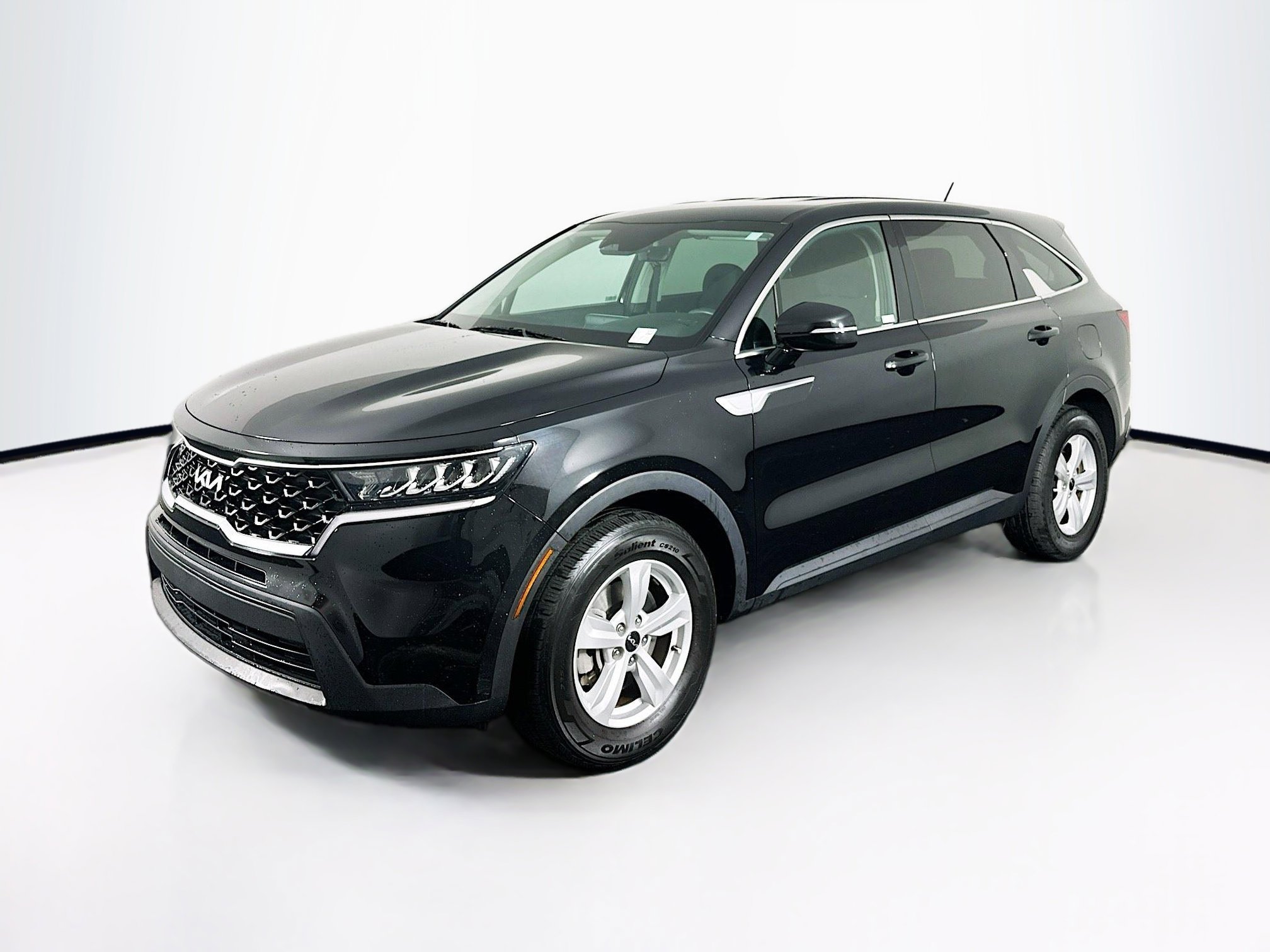 Used 2023 Kia Sorento LX image 3