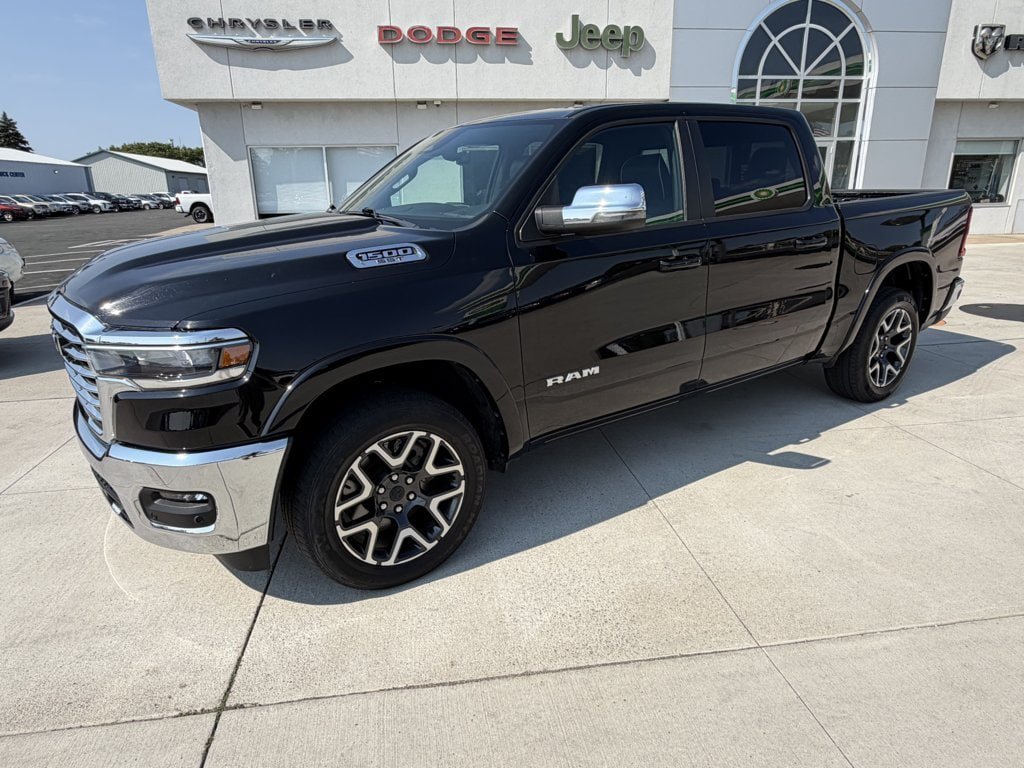 Used 2025 RAM 1500 Laramie AWD/4WD image 4