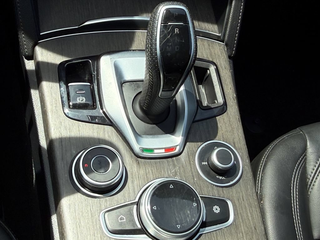 Used 2022 Alfa Romeo Stelvio Ti AWD/4WD image 19