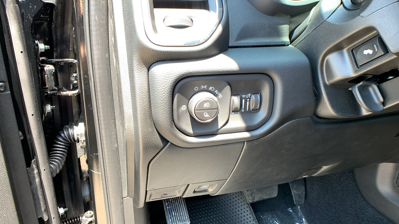 New 2026 RAM 2500 Laramie w/ Night Edition AWD/4WD image 13