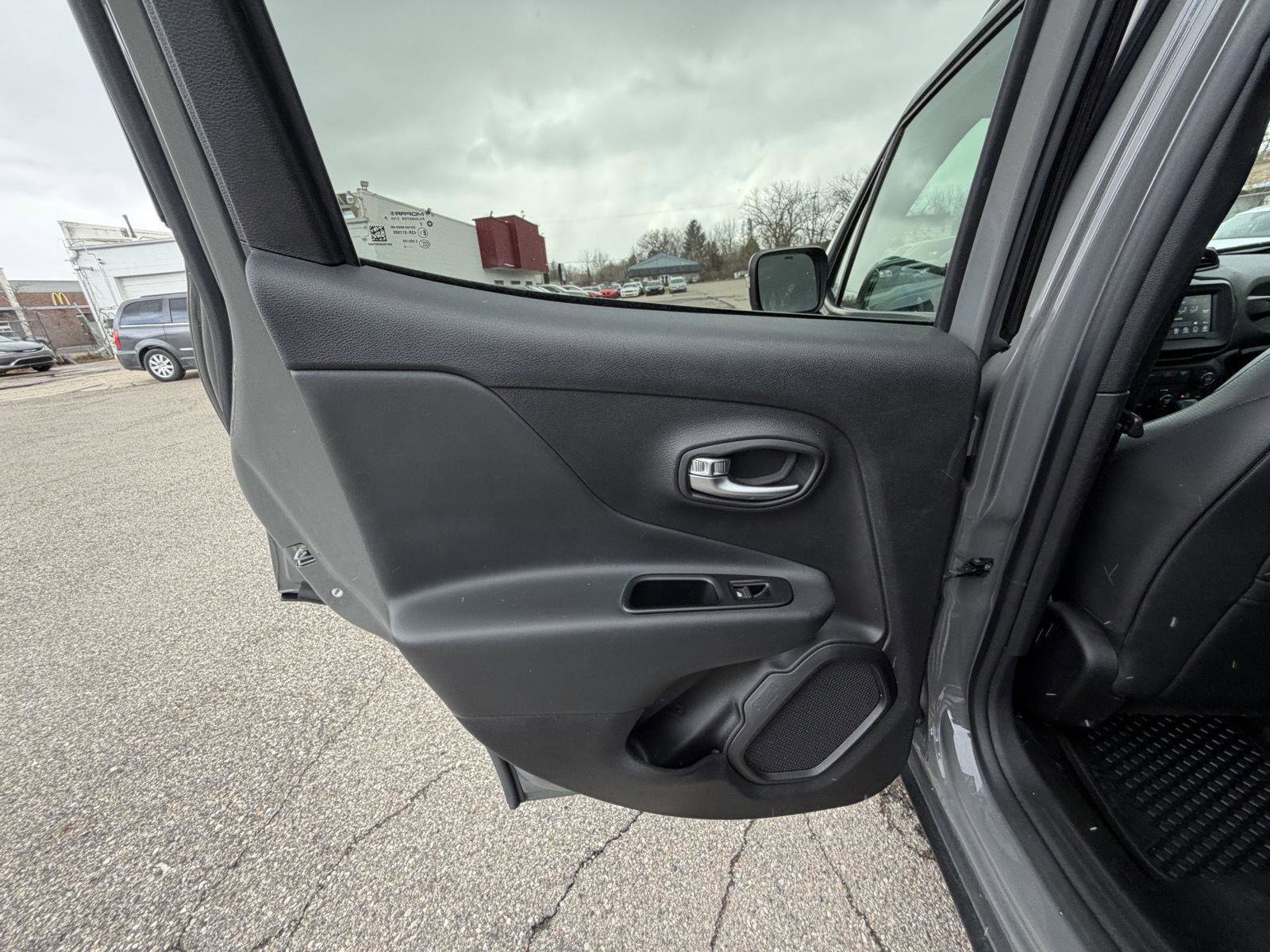 Used 2020 Jeep Renegade Limited image 21