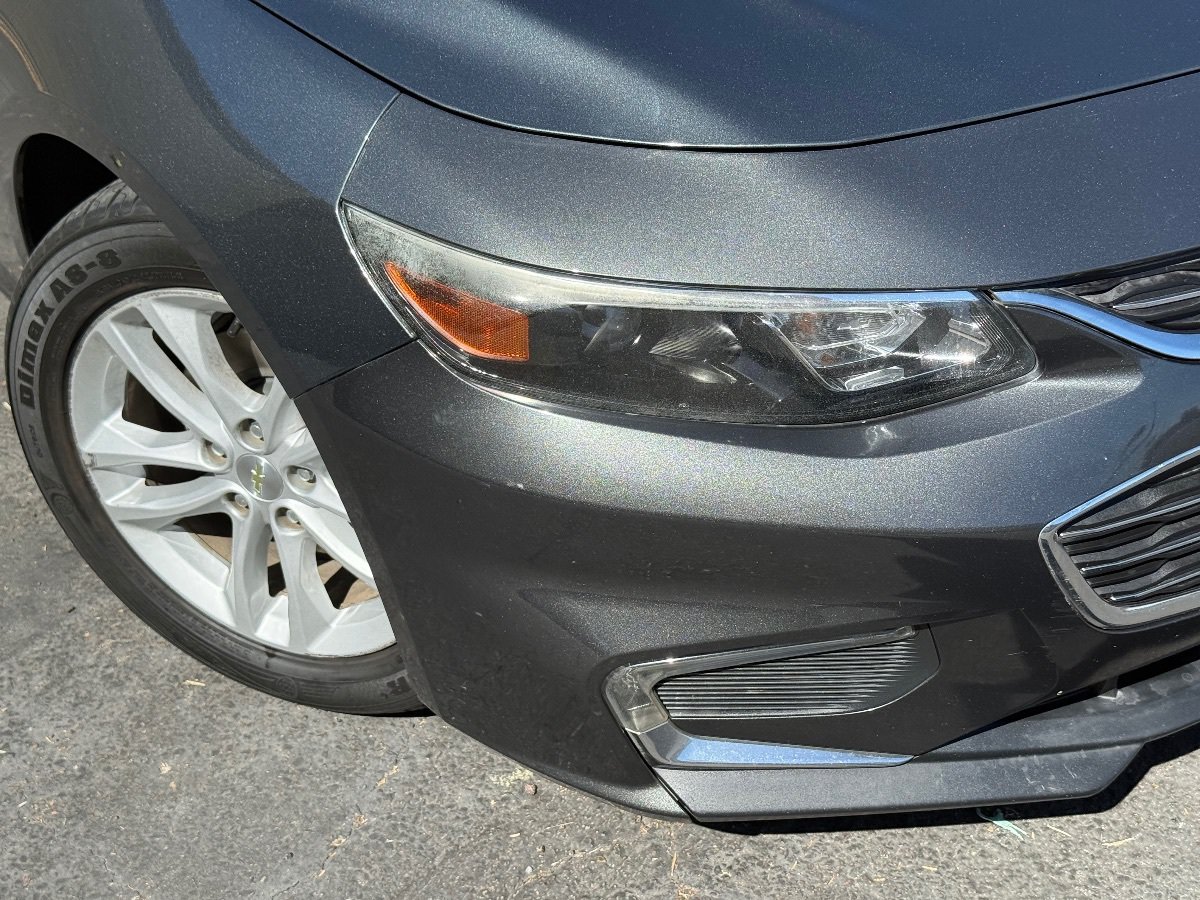 Used 2018 Chevrolet Malibu LT FWD image 2