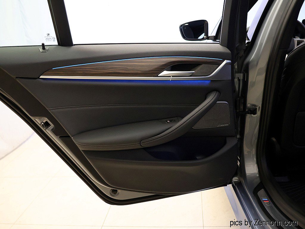 Certified 2023 BMW 530e xDrive w/ Premium Package image 29