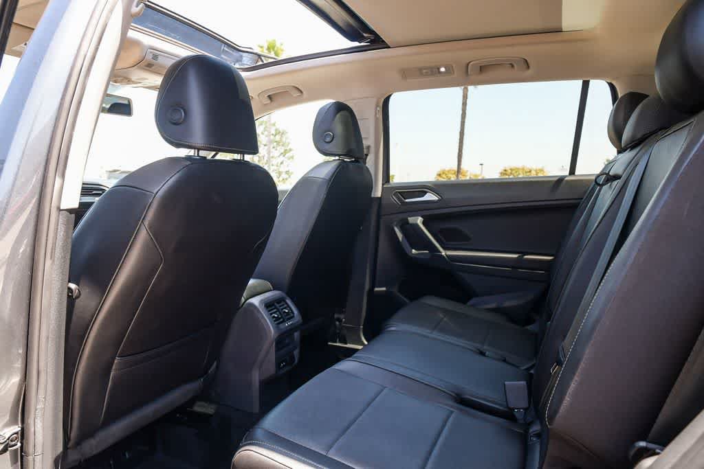 Used 2020 Volkswagen Tiguan SE w/ Panoramic Sunroof Package FWD image 18