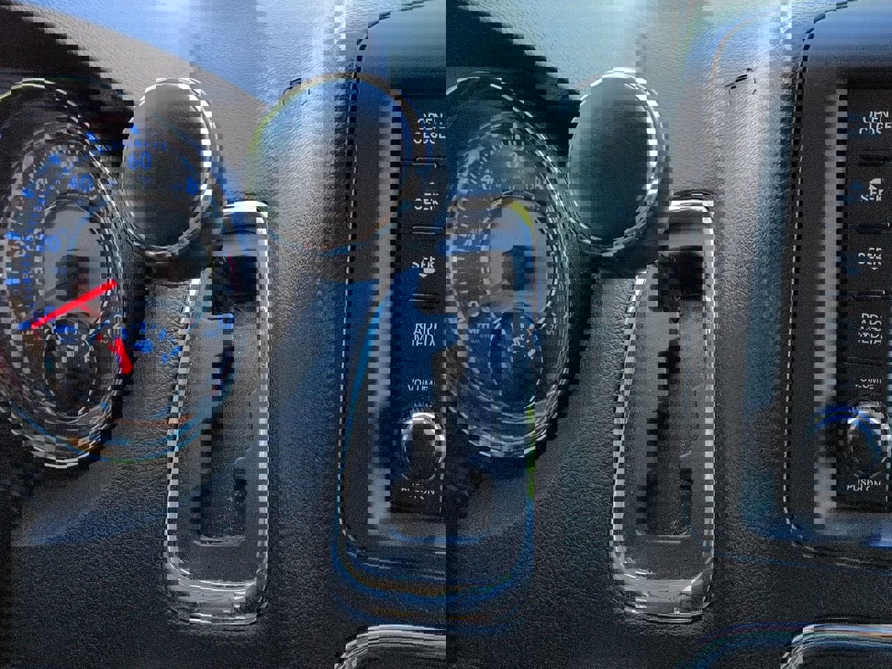 Used 2012 Chrysler Town & Country Limited image 14