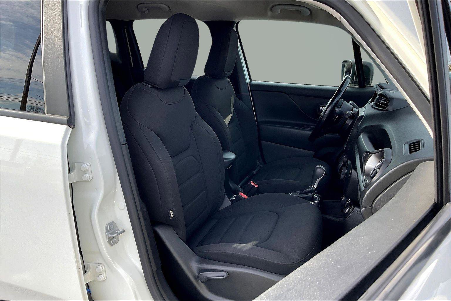 Used 2022 Jeep Renegade Latitude w/ Convenience Group AWD/4WD image 7