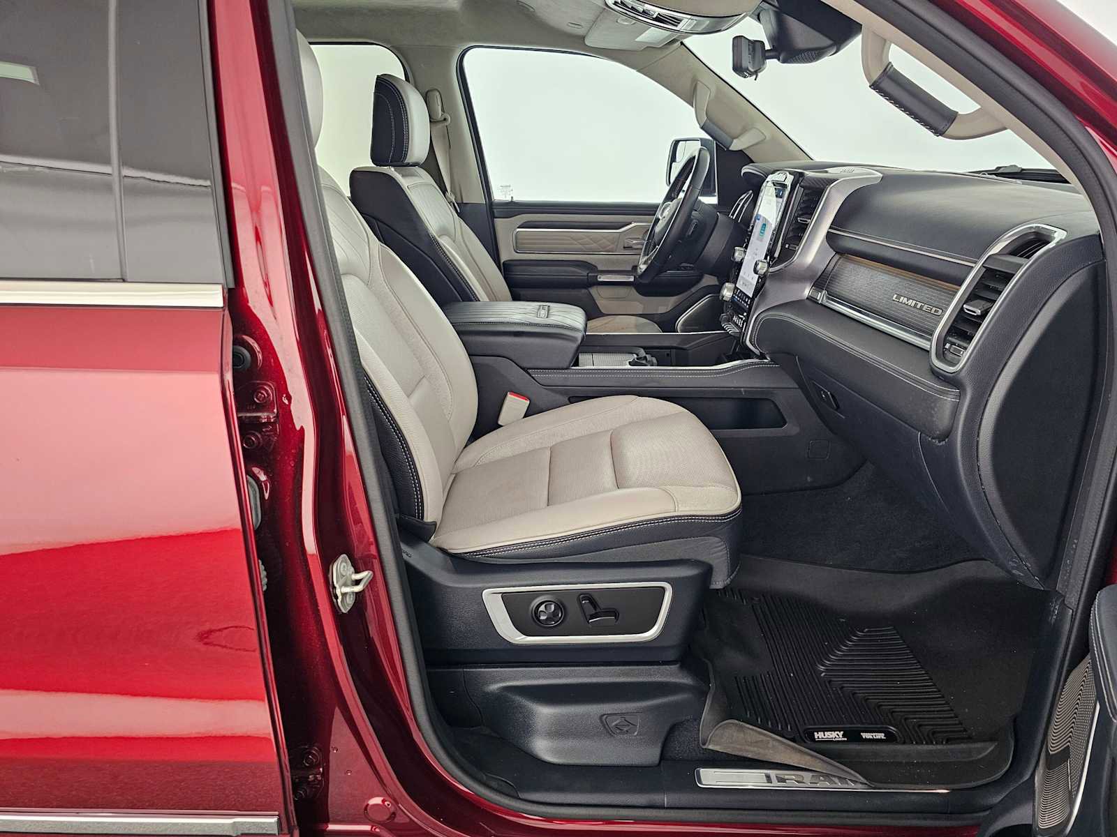 Used 2024 RAM 1500 Limited AWD/4WD image 10