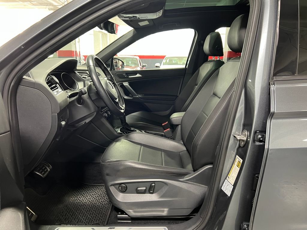 Used 2020 Volkswagen Tiguan SE R-Line w/ 3rd Row Seat Package image 13