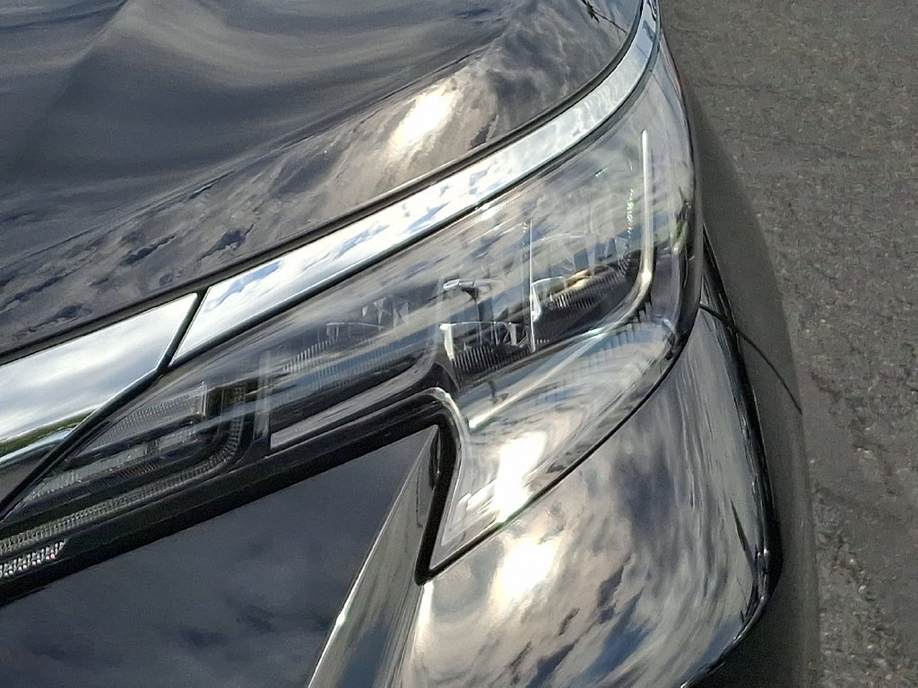 Used 2026 Toyota Sienna XLE FWD image 9
