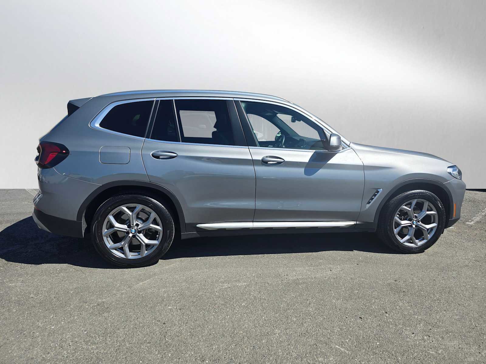 Used 2024 BMW X3 sDrive30i w/ Convenience Package image 2