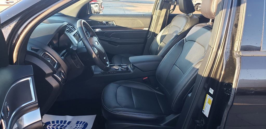 Used 2019 Ford Explorer Limited w/ Ford Safe & Smart Package image 13