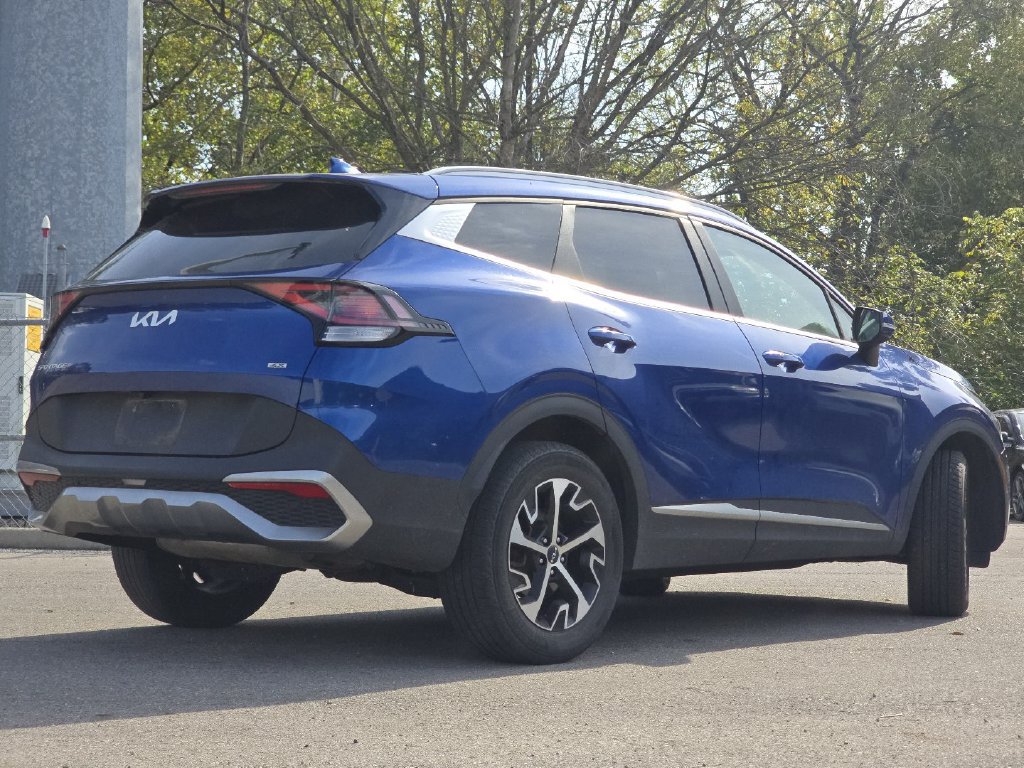Used 2023 Kia Sportage EX AWD/4WD image 16