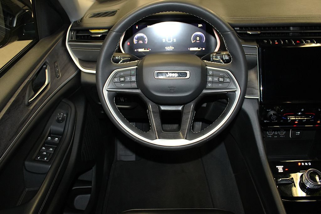Certified 2023 Jeep Grand Cherokee L Limited AWD/4WD image 12
