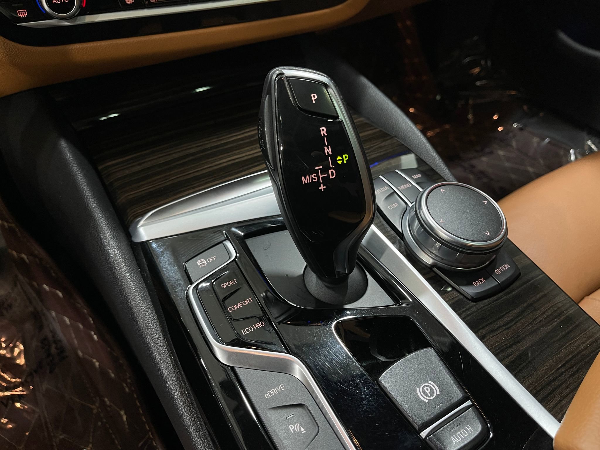 Used 2018 BMW 530e image 30