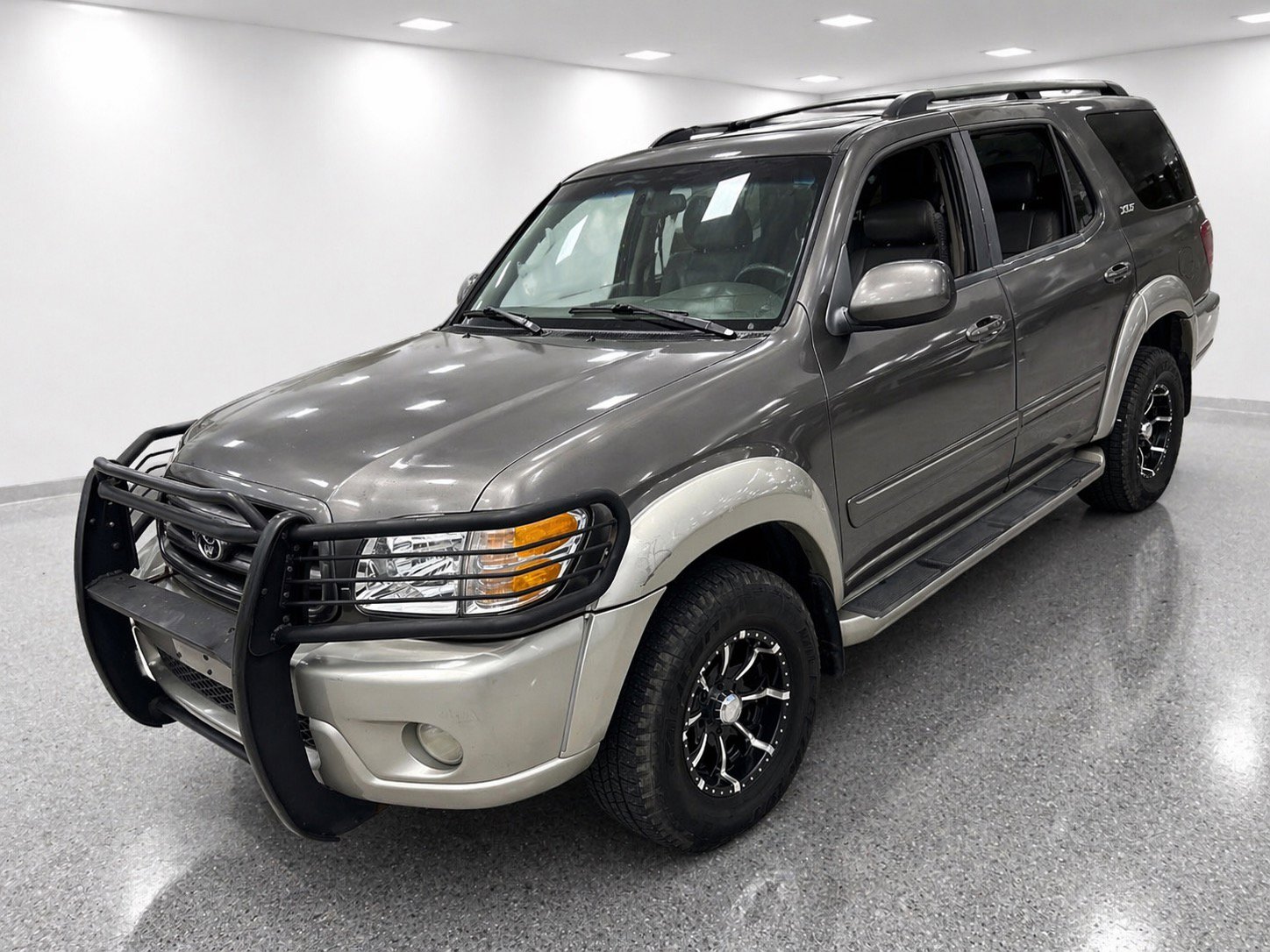 Used 2003 Toyota Sequoia SR5 AWD/4WD image 1