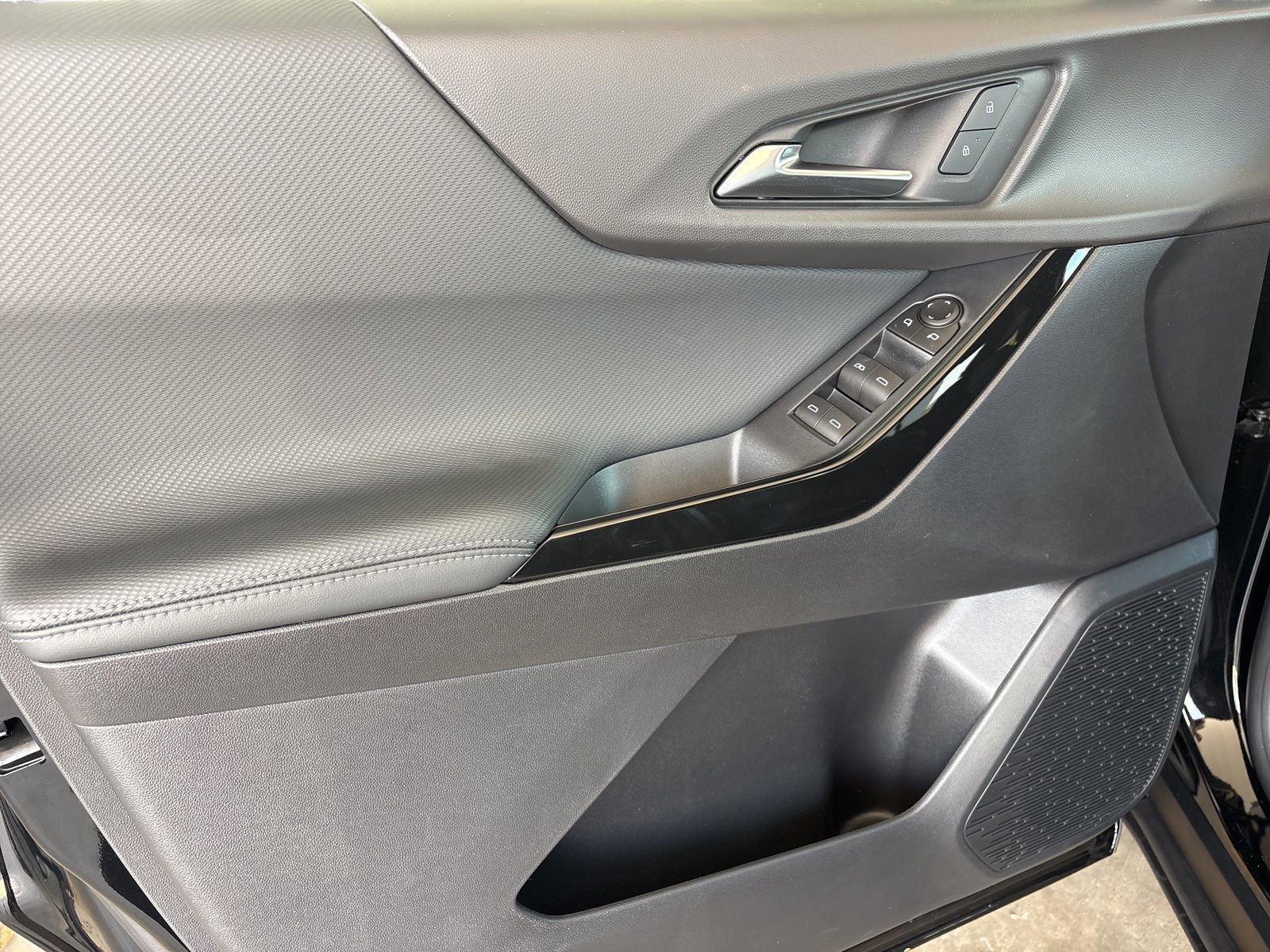 New 2026 Chevrolet Equinox LT w/ Midnight Edition image 10