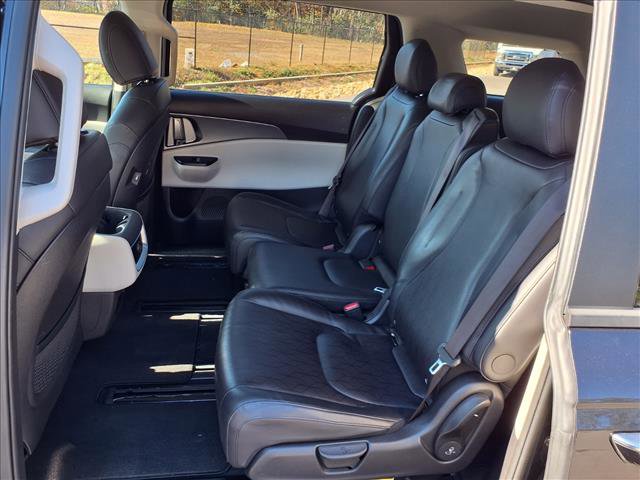 Used 2024 Kia Carnival LX image 11