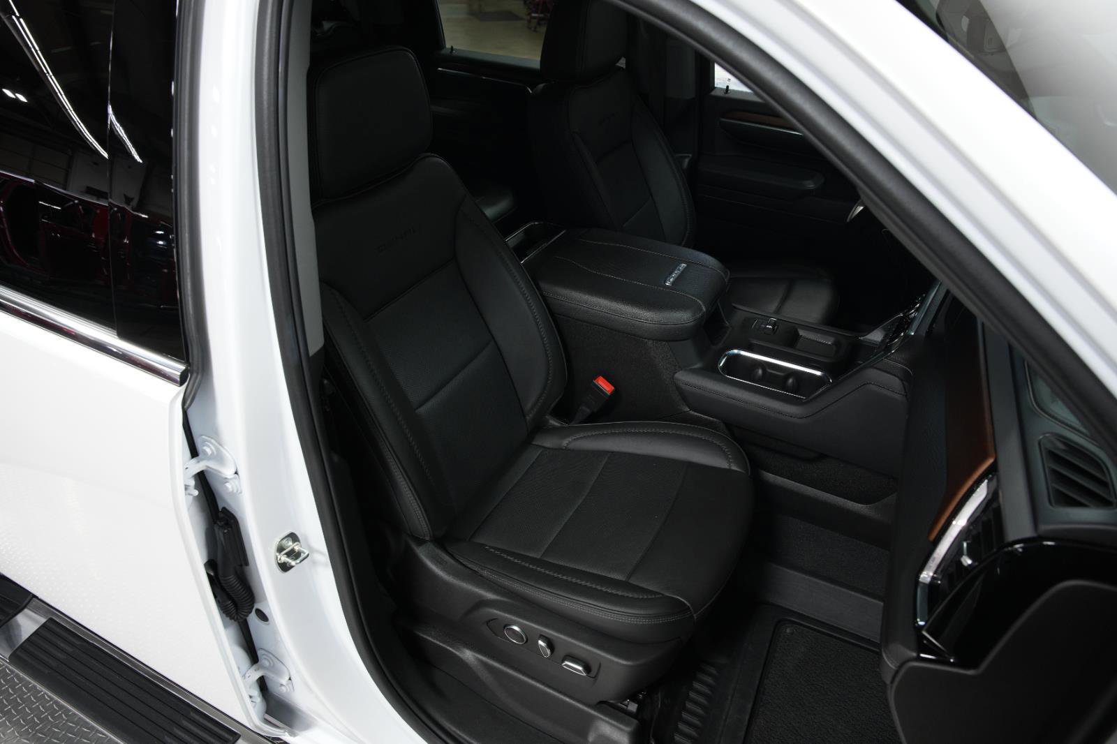 Used 2024 GMC Sierra 2500 Denali w/ Denali Reserve Package image 15