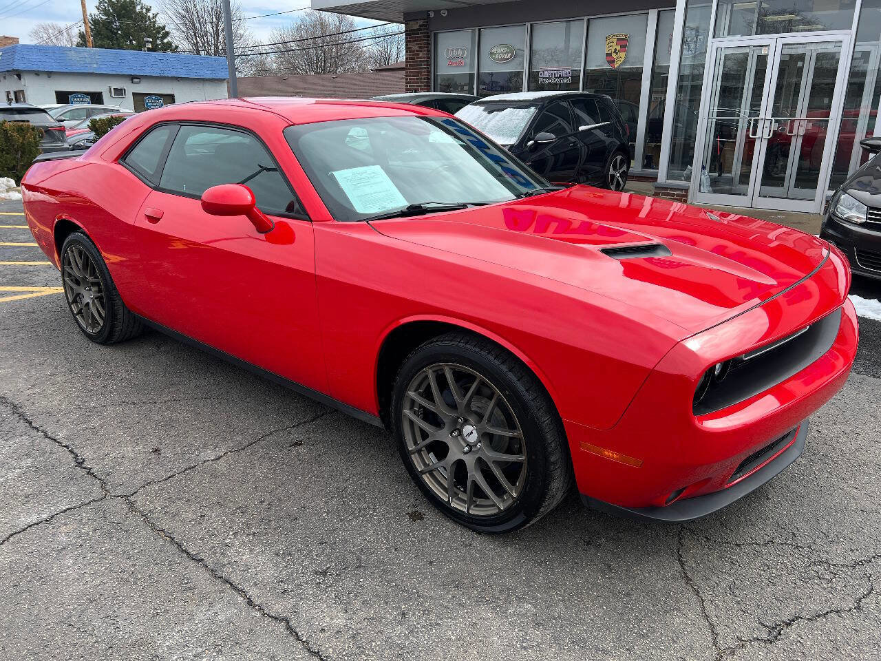 Used 2015 Dodge Challenger SXT image 4