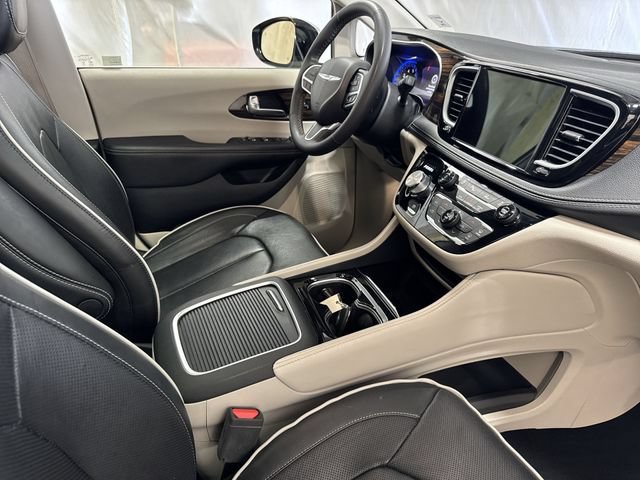 Used 2023 Chrysler Pacifica Limited FWD image 29