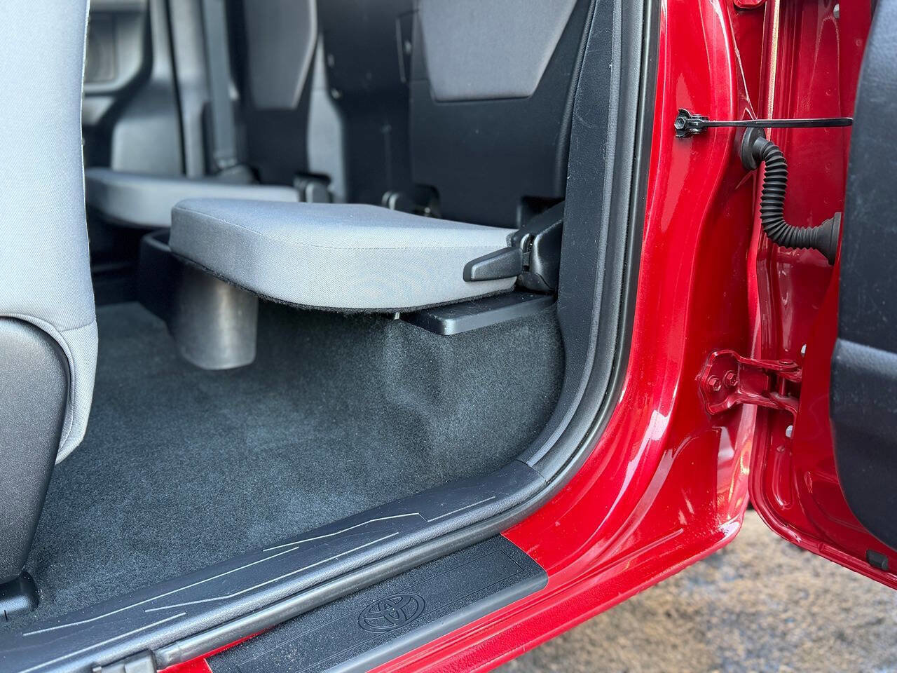 Used 2016 Toyota Tacoma TRD Sport image 19