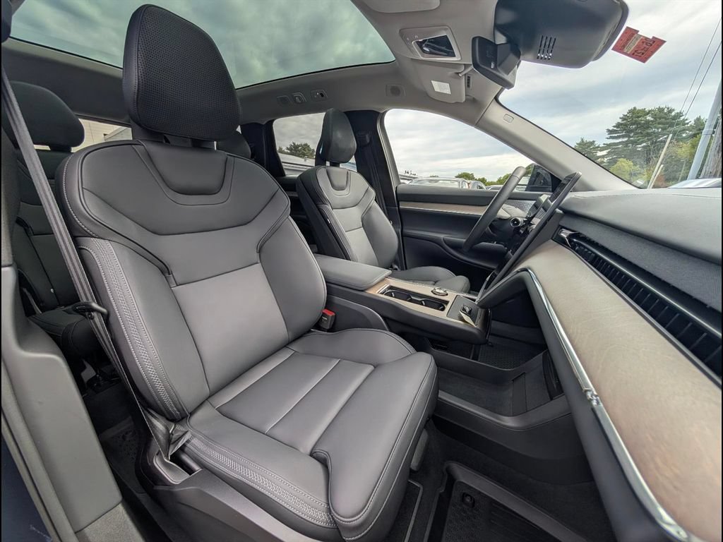 Certified 2025 Volvo EX90 Ultra AWD/4WD image 24