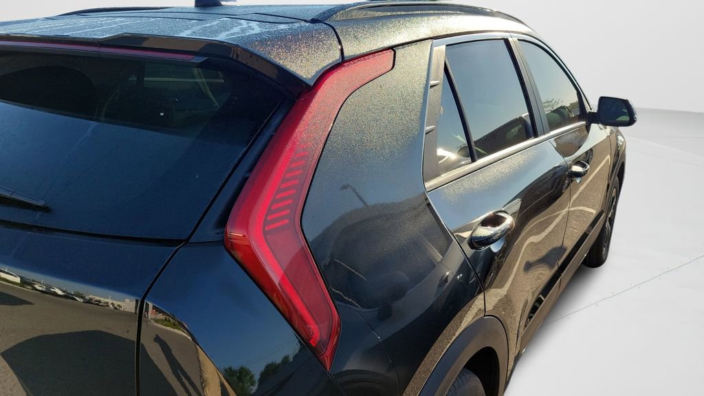 Used 2025 Kia Niro EX FWD image 11