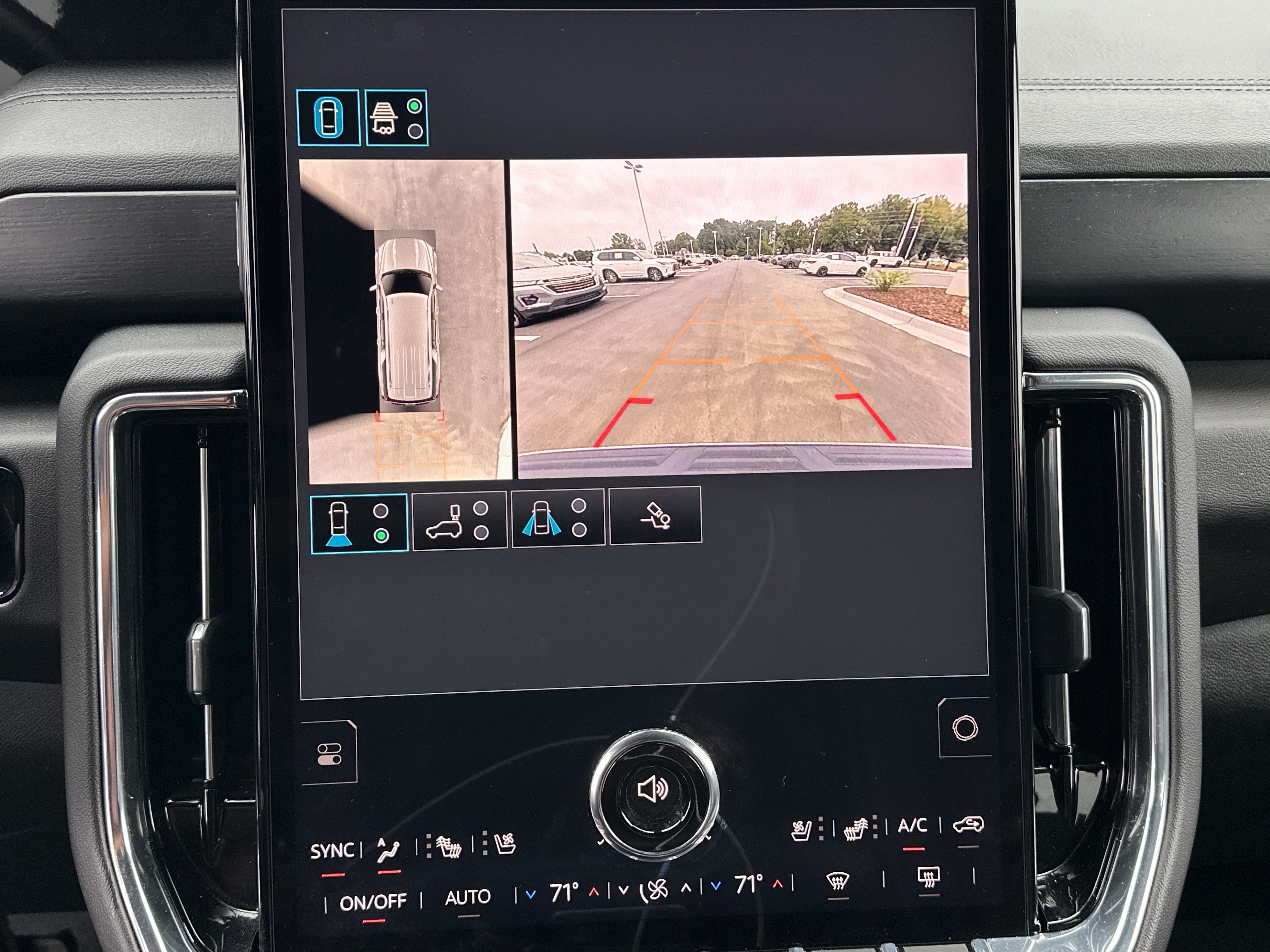 Used 2025 GMC Yukon XL Denali RWD image 30
