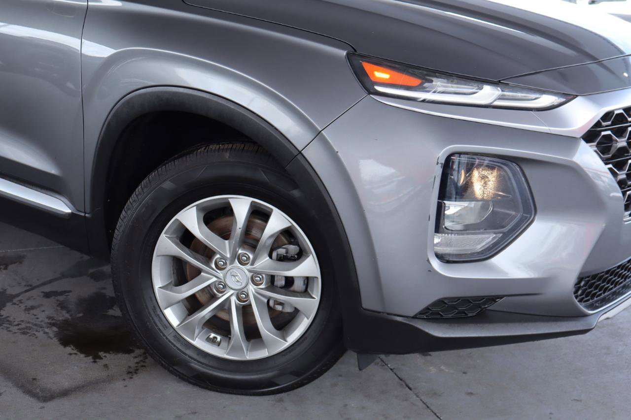 Used 2020 Hyundai Santa Fe SE image 4