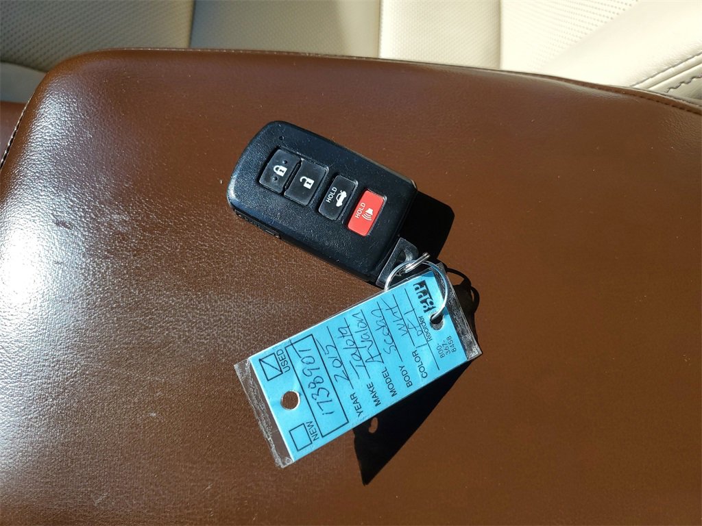 Used 2015 Toyota Avalon Limited image 39