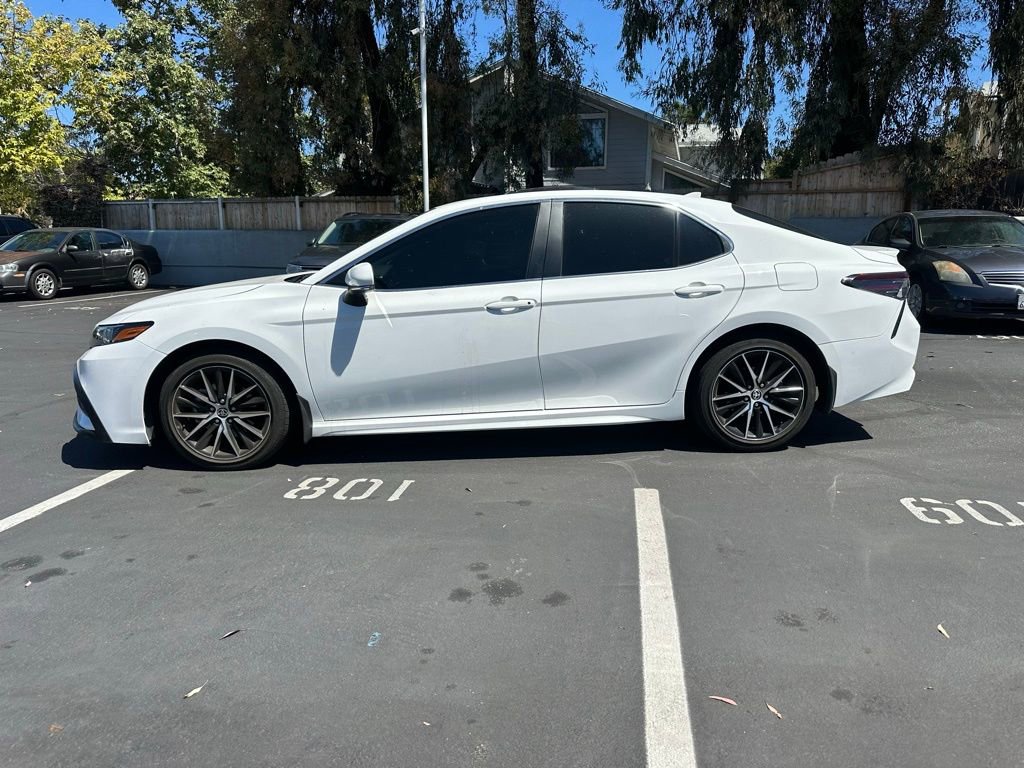 Used 2023 Toyota Camry SE FWD image 2