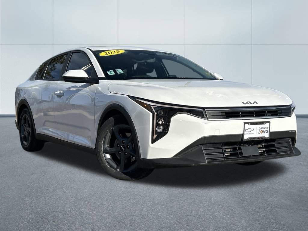 Used 2025 Kia K4 LXS image 32