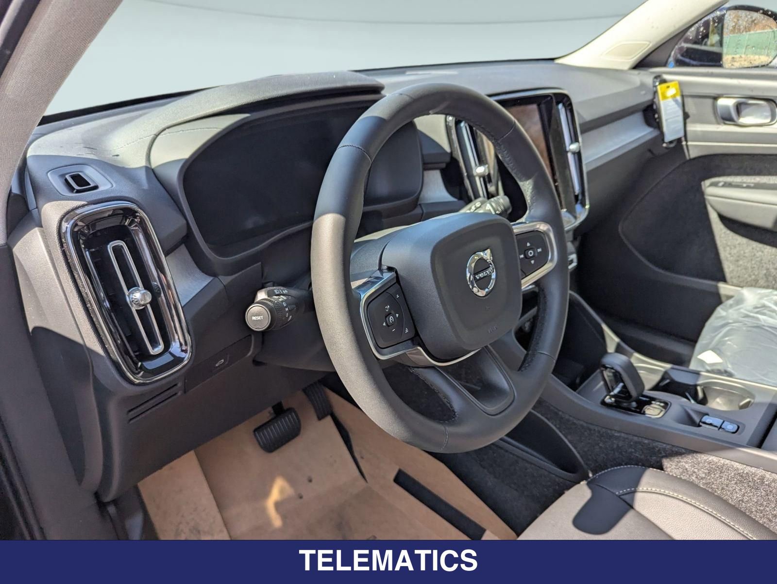 New 2025 Volvo XC40 B5 Core w/ Protection Package Premier AWD/4WD image 8