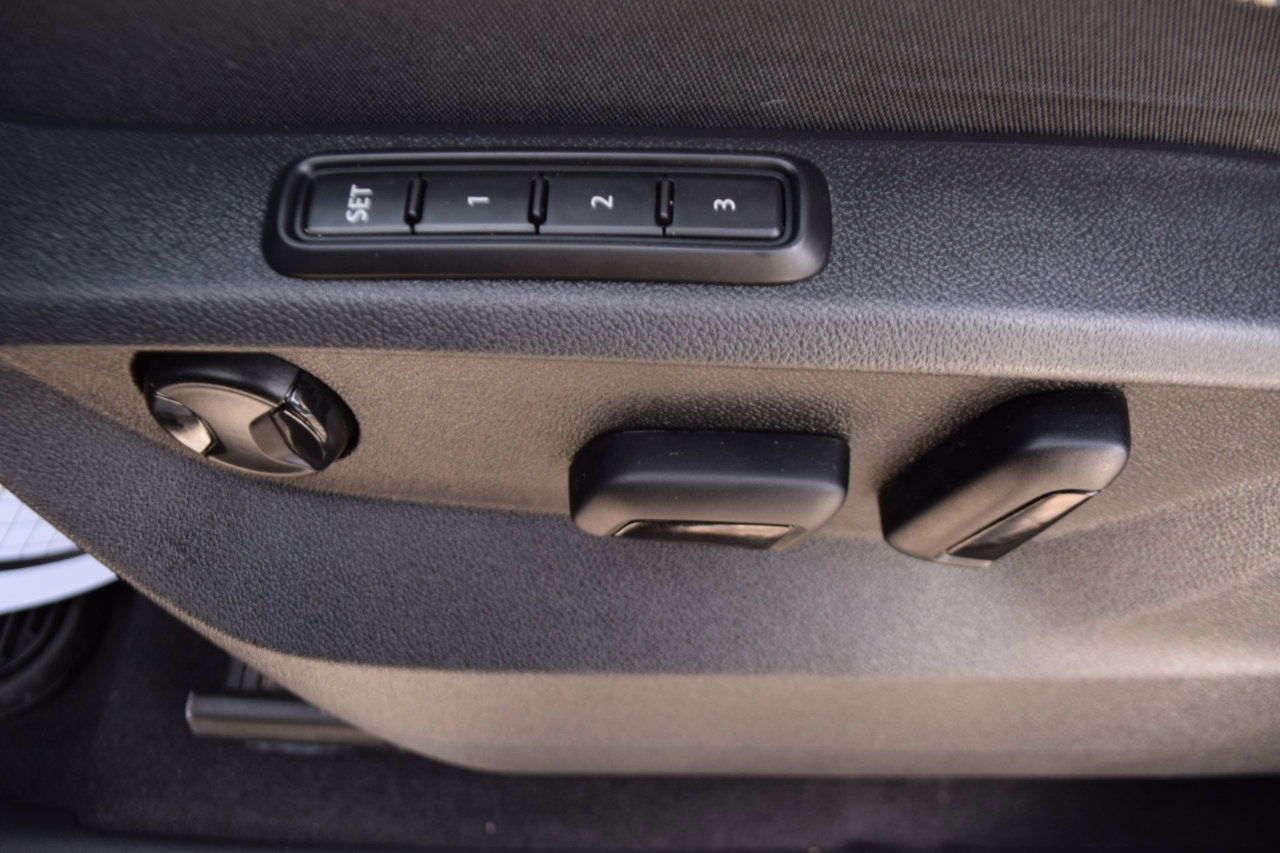 Used 2023 Volkswagen Atlas Cross Sport SEL image 16