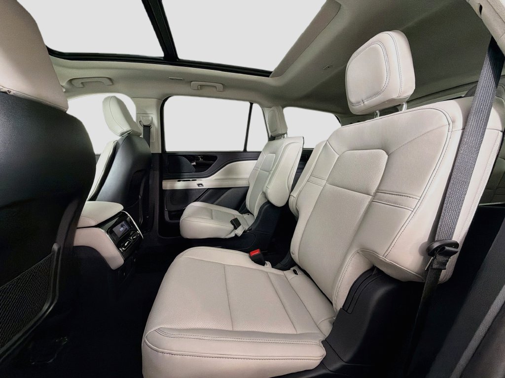 New 2027 Lincoln Aviator 2WD image 26