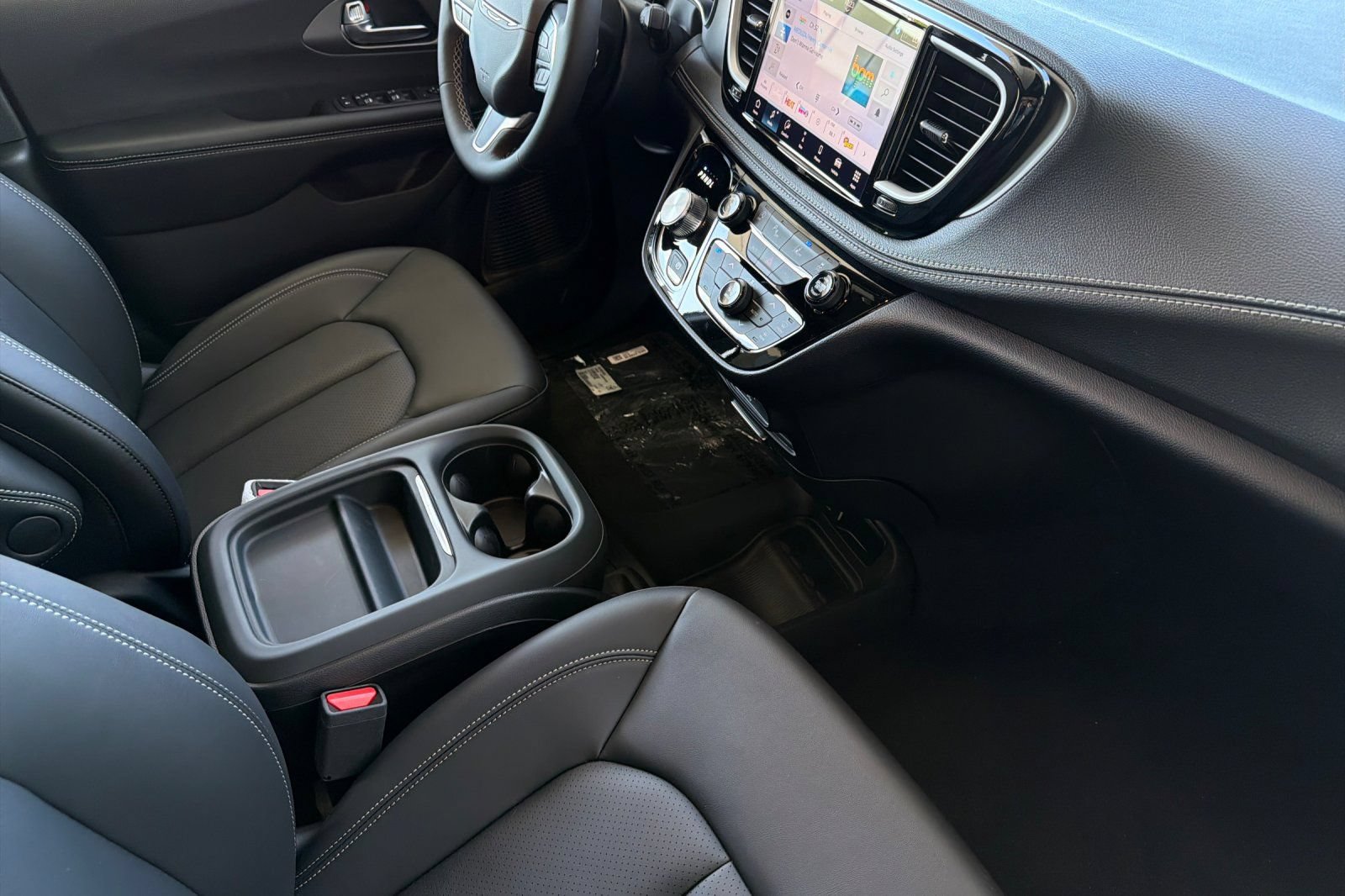 New 2027 Chrysler Pacifica Select w/ Family Tech Group AWD/4WD image 19