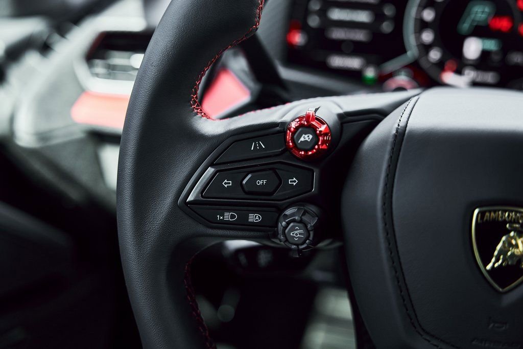 Used 2025 Lamborghini Revuelto image 52