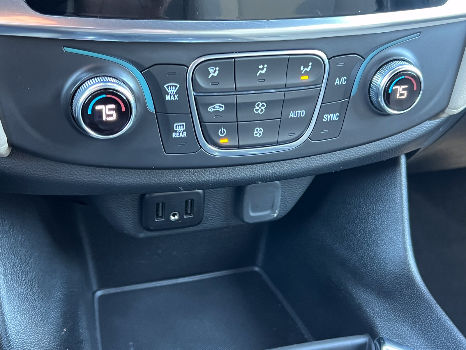 Used 2024 Chevrolet Traverse LS w/ Safety Package FWD image 28