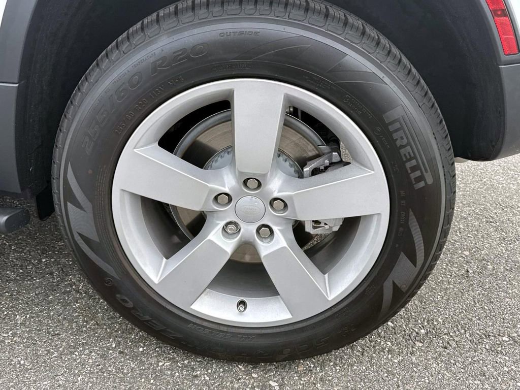 New 2025 Land Rover Defender 110 S image 3