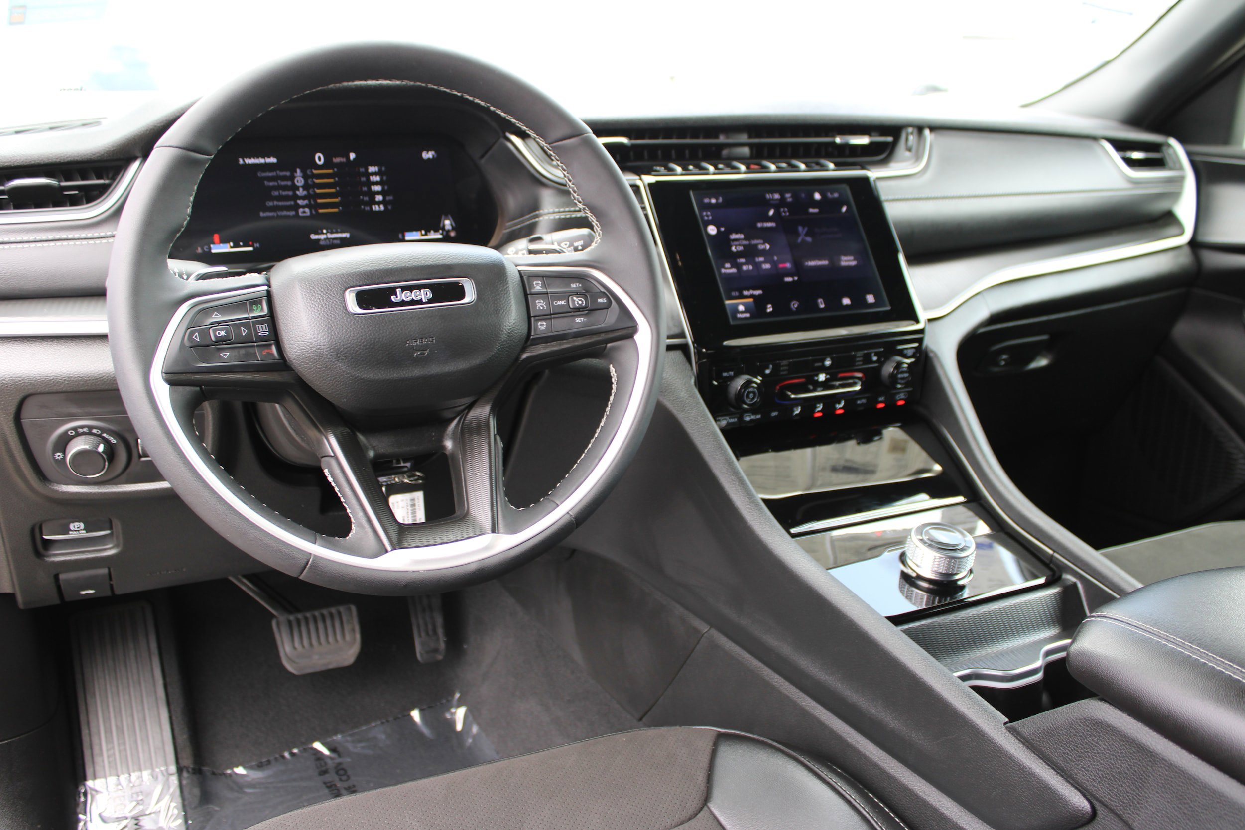 New 2025 Jeep Grand Cherokee Altitude RWD image 11