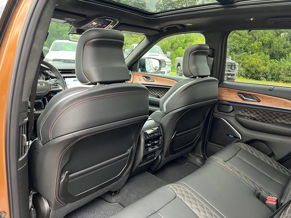 New 2027 Jeep Grand Cherokee Summit AWD/4WD image 26