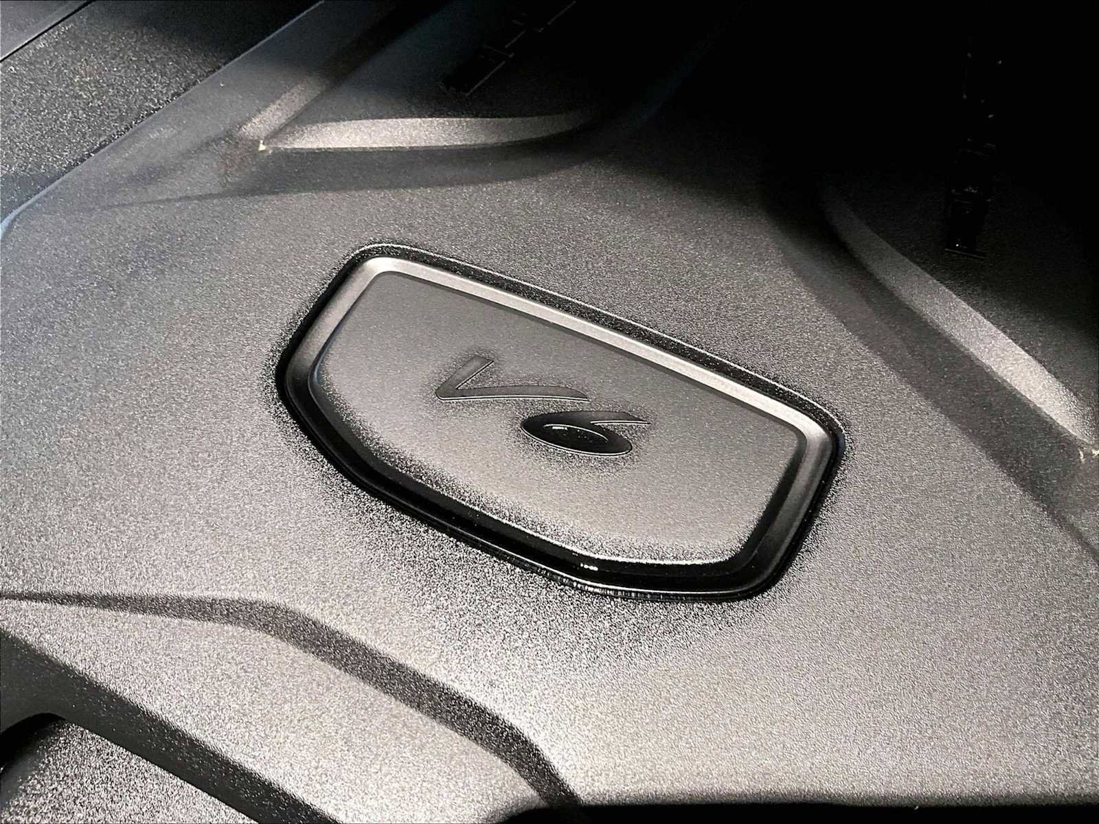 Used 2025 Porsche Cayenne image 35