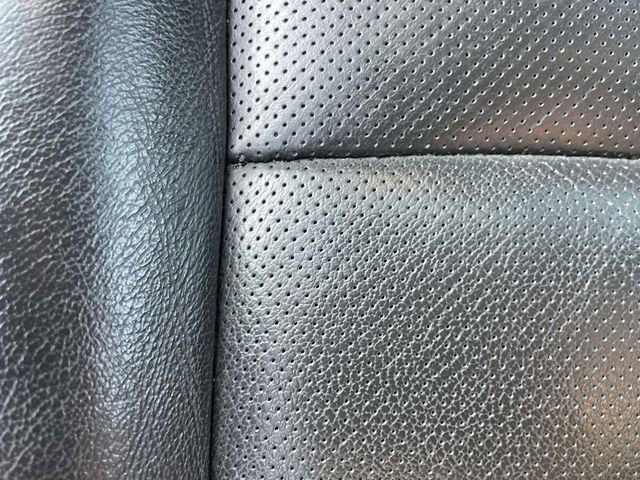 Used 2021 Chevrolet Suburban Premier w/ Premium Package image 19