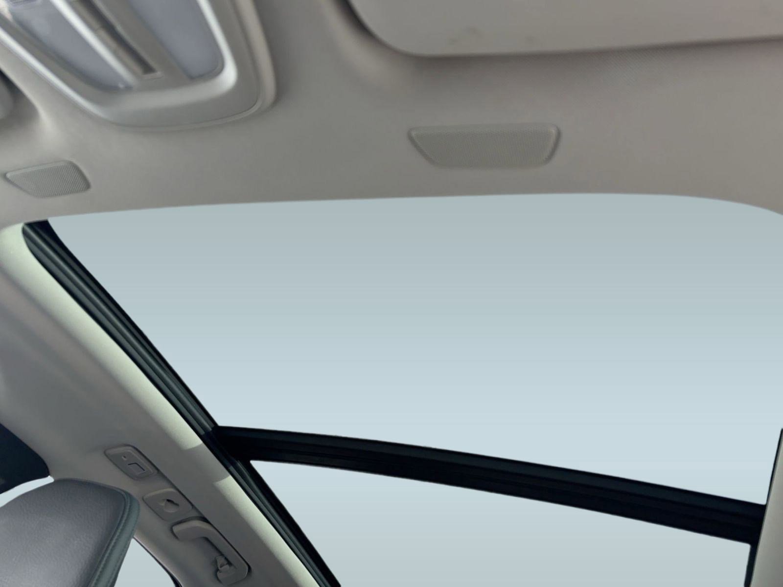 Certified 2025 Volvo XC60 B5 Plus image 16