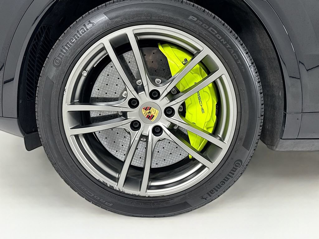 Certified 2021 Porsche Cayenne Turbo S AWD/4WD image 33