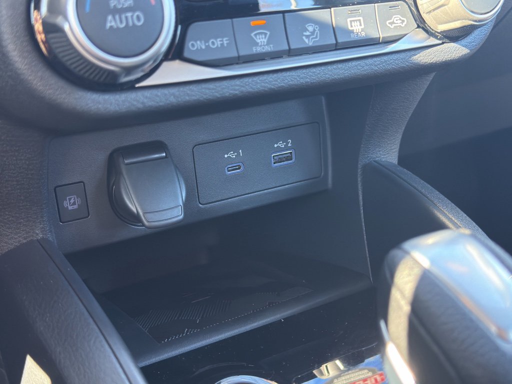 New 2025 Nissan Versa SR w/ Trunk Package image 27