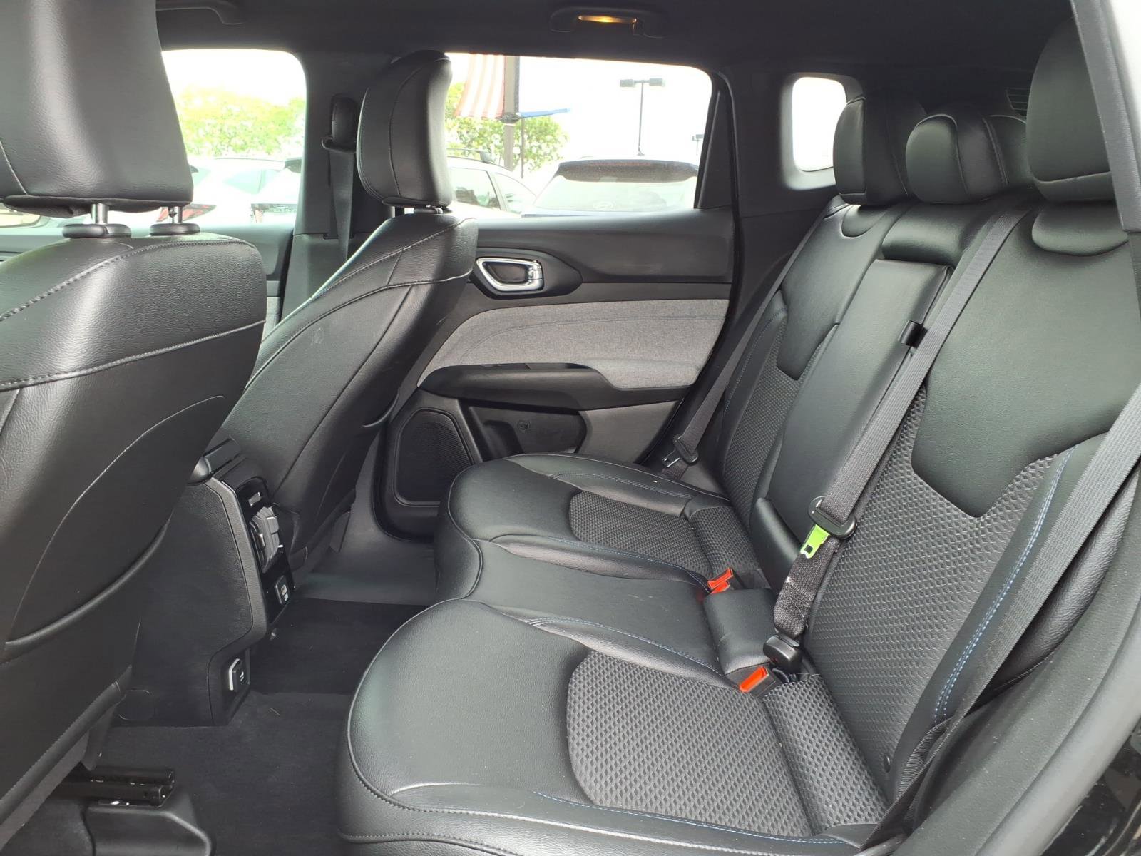 Used 2024 Jeep Compass Latitude image 15