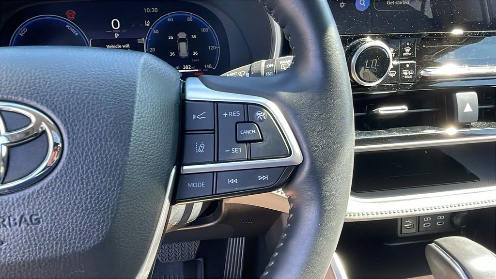 Used 2024 Toyota Highlander Limited AWD/4WD image 25