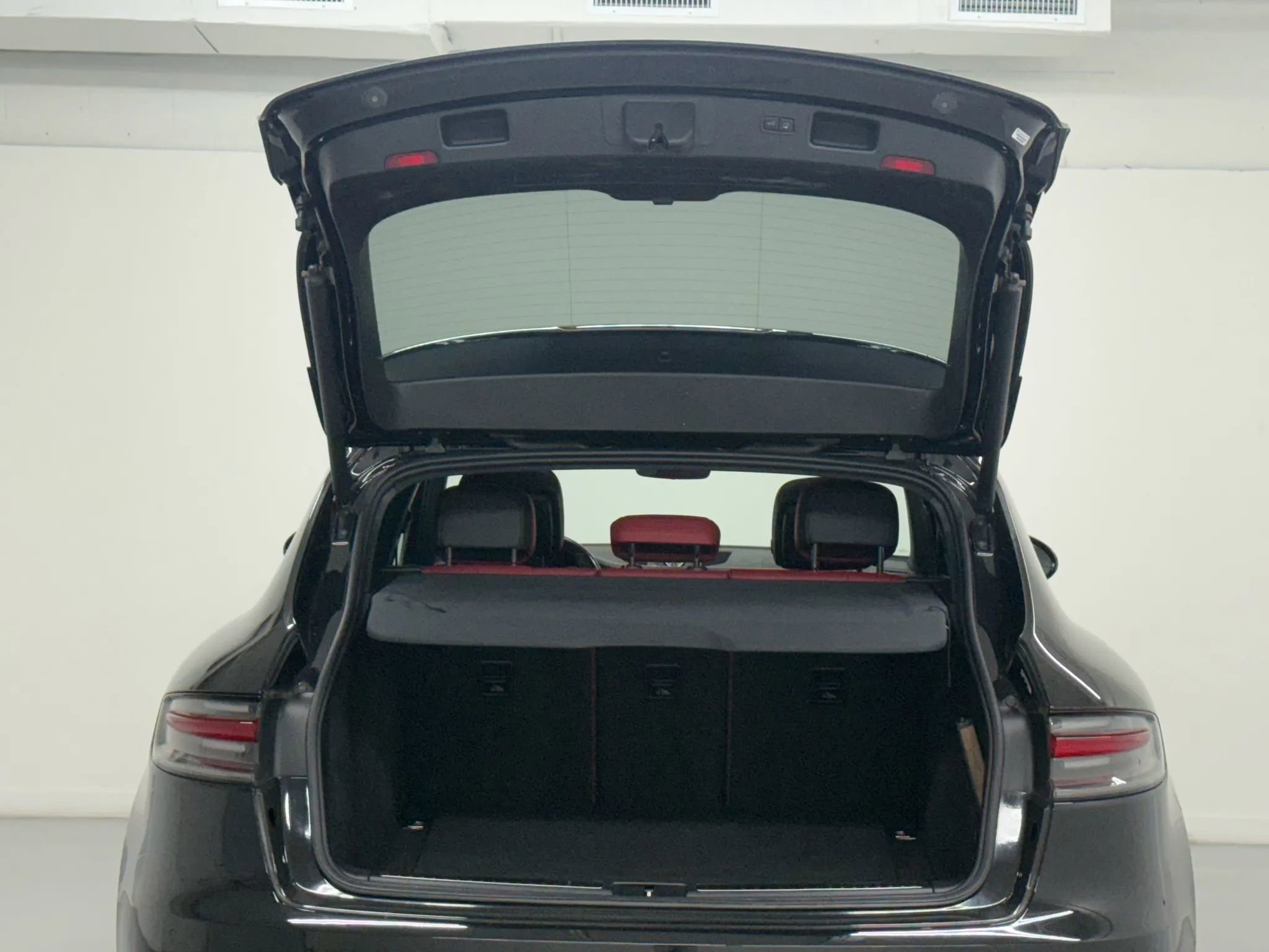 Used 2019 Porsche Macan Sport Edition image 34