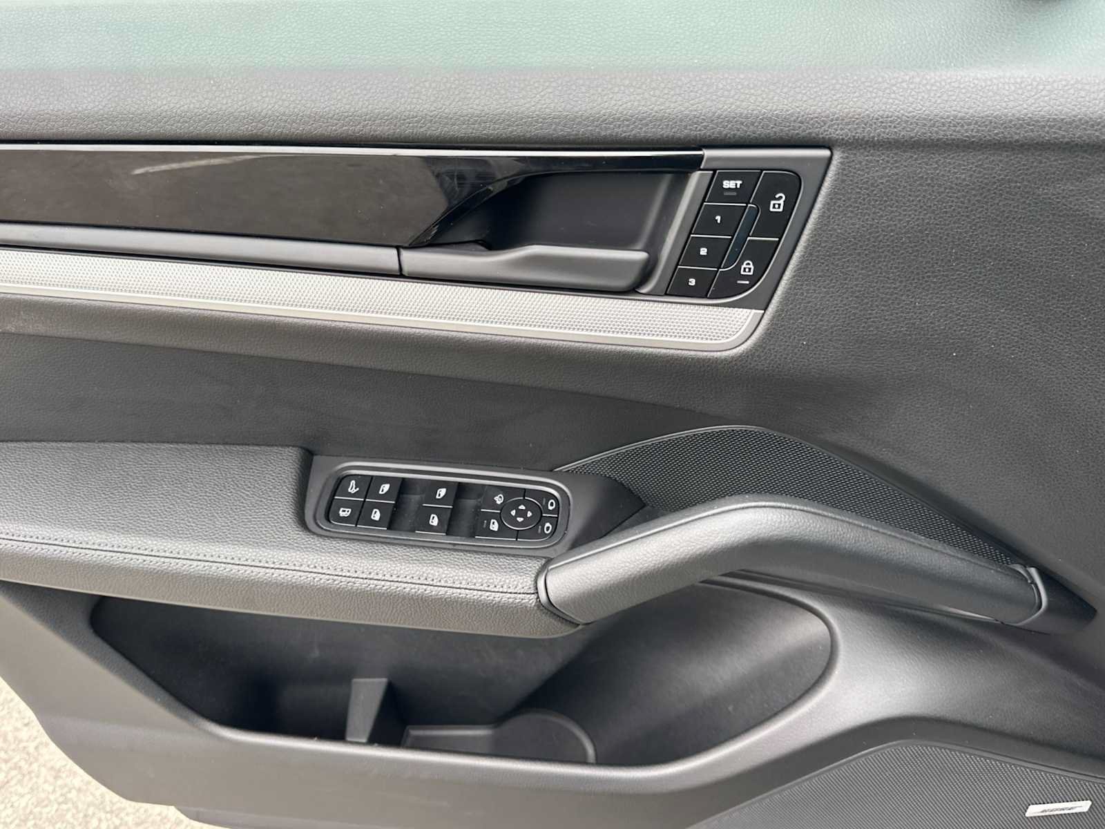 Certified 2025 Porsche Cayenne S AWD/4WD image 12
